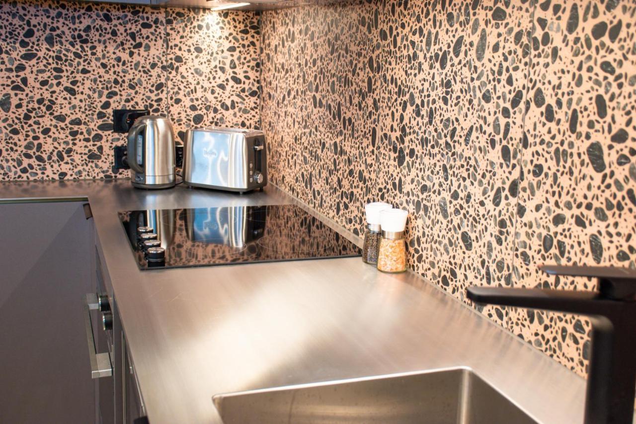 Brookside Central Wanaka Luxury Apartment מראה חיצוני תמונה